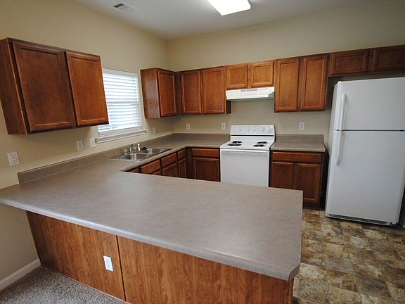 5th image of 215 Hiawassee Dr