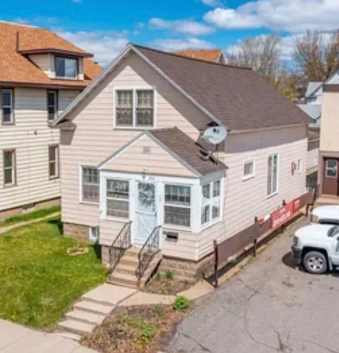 203 3rd St S