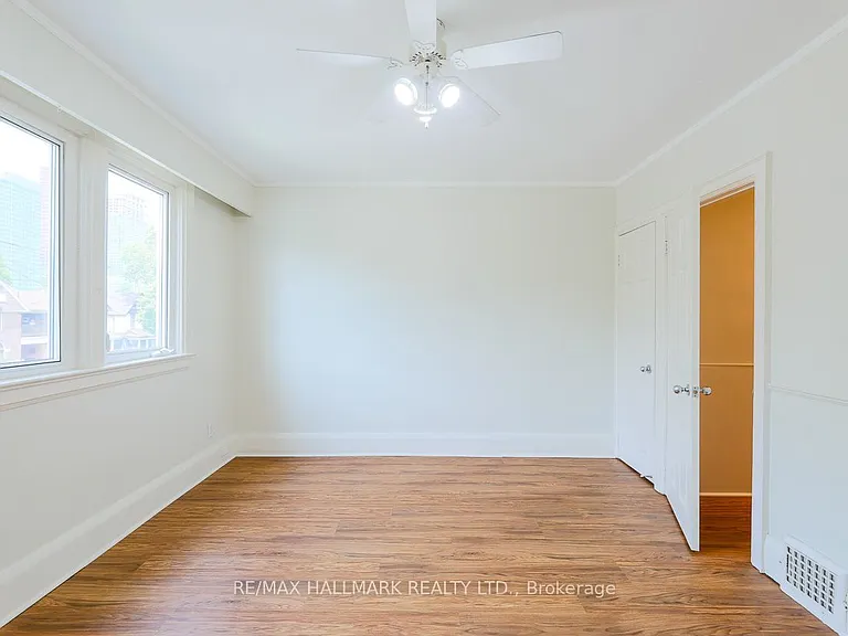 2159 Gerrard St E #UPPER — Photo 9
