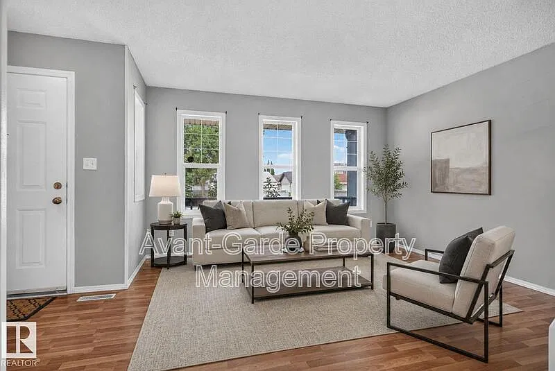 4 bed, 3.5 bath, 1378 sqft, $2,495 — Photo 3