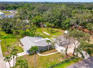 525 Albee Farm Rd, Nokomis, FL 34275