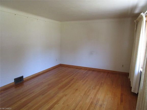 4th image of 656 Forestridge Dr