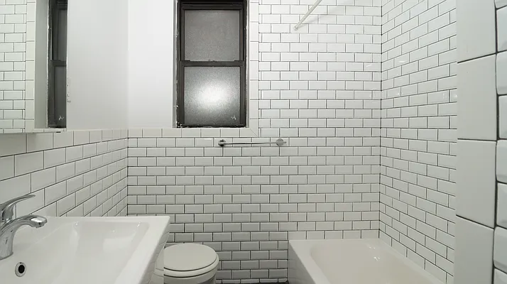 Rented by Reliance USA Inc | media 24