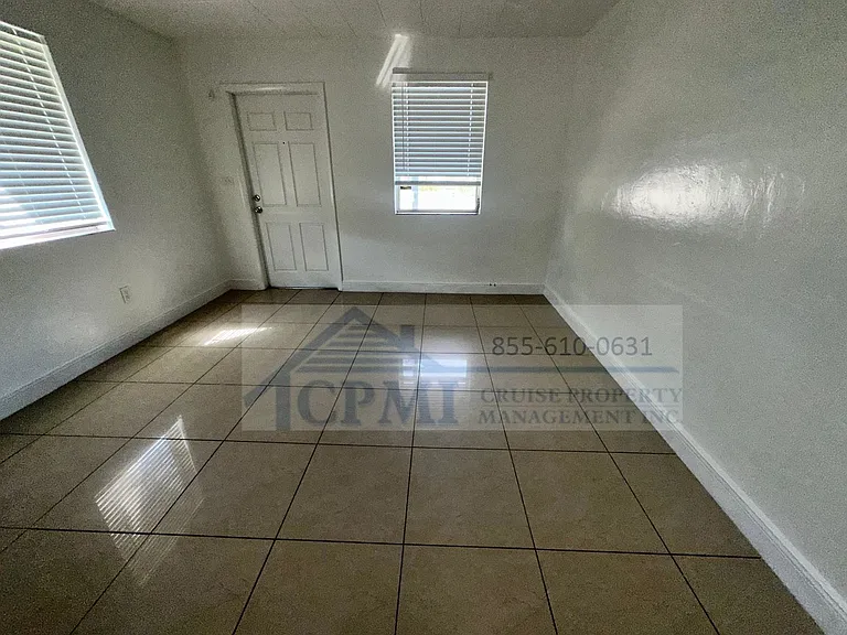 4771 NE 17th Ave — Photo 5