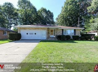 822 E Parkleigh Dr, Seven Hills, OH