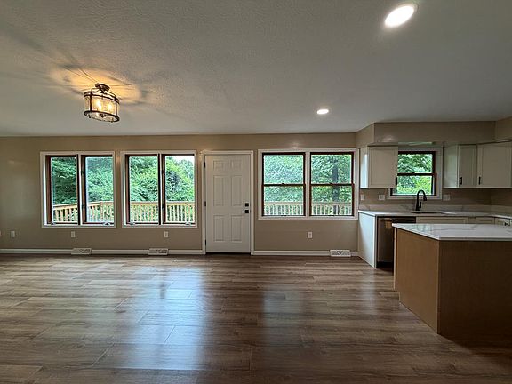 4th image of 7540 Sun Hill Dr