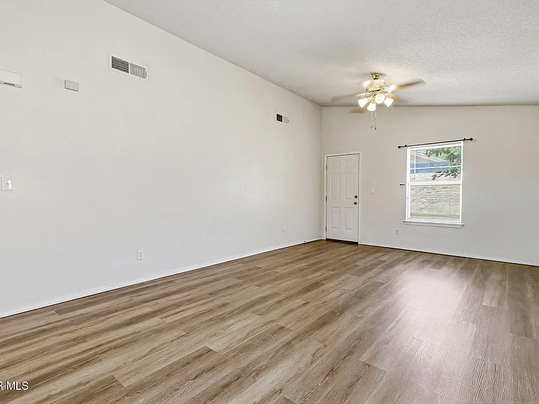 7261 Sachet Cliff Dr — Photo 5