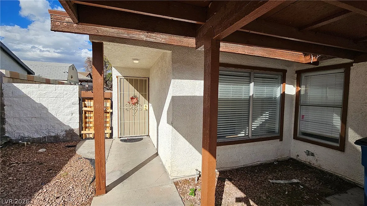 3 bed, 2.0 bath, 1024 sqft, $1,450 — Photo 2