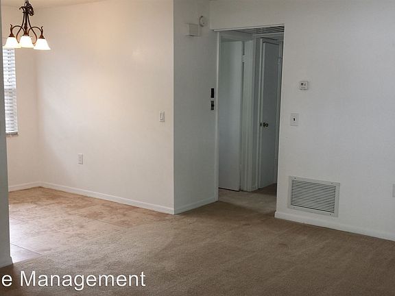 4th image of 116 E King St