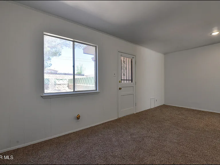 10605 Kinross Ave #B — Photo 6