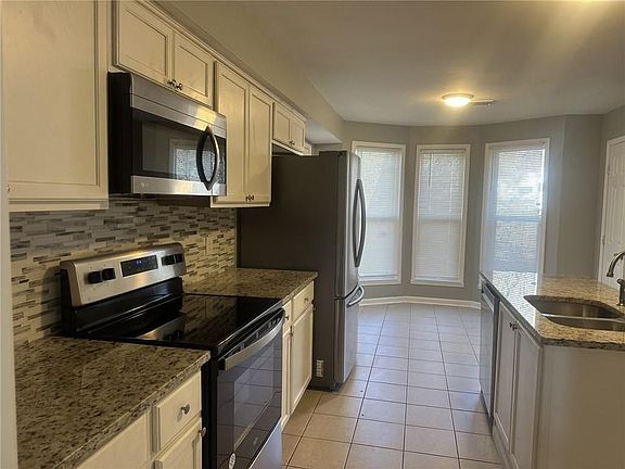 3rd image of 505 Oxford Crest Ct