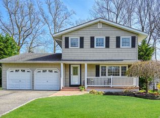 29 Landview Dr, Kings Park, NY 11754