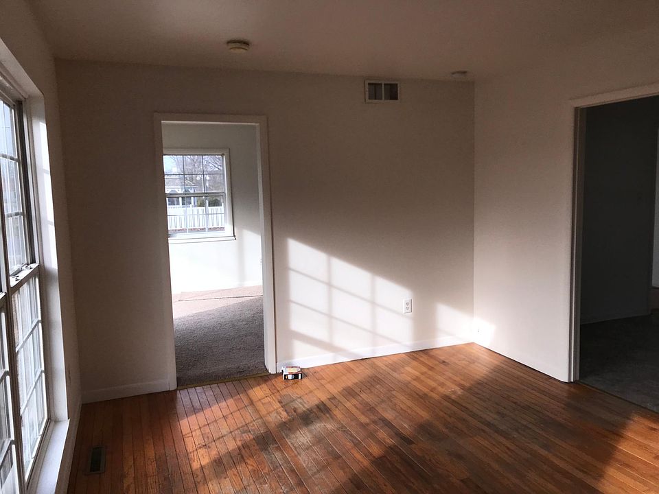 2nd image of 115 Walnut St