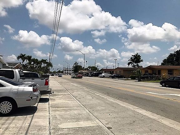 Exterior Neighborhood (street photo)