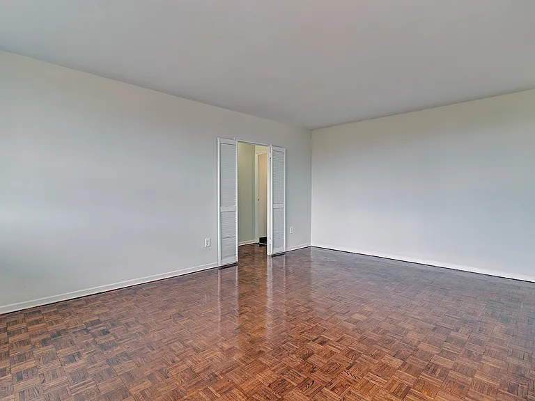 2900 Bathurst St — Photo 5