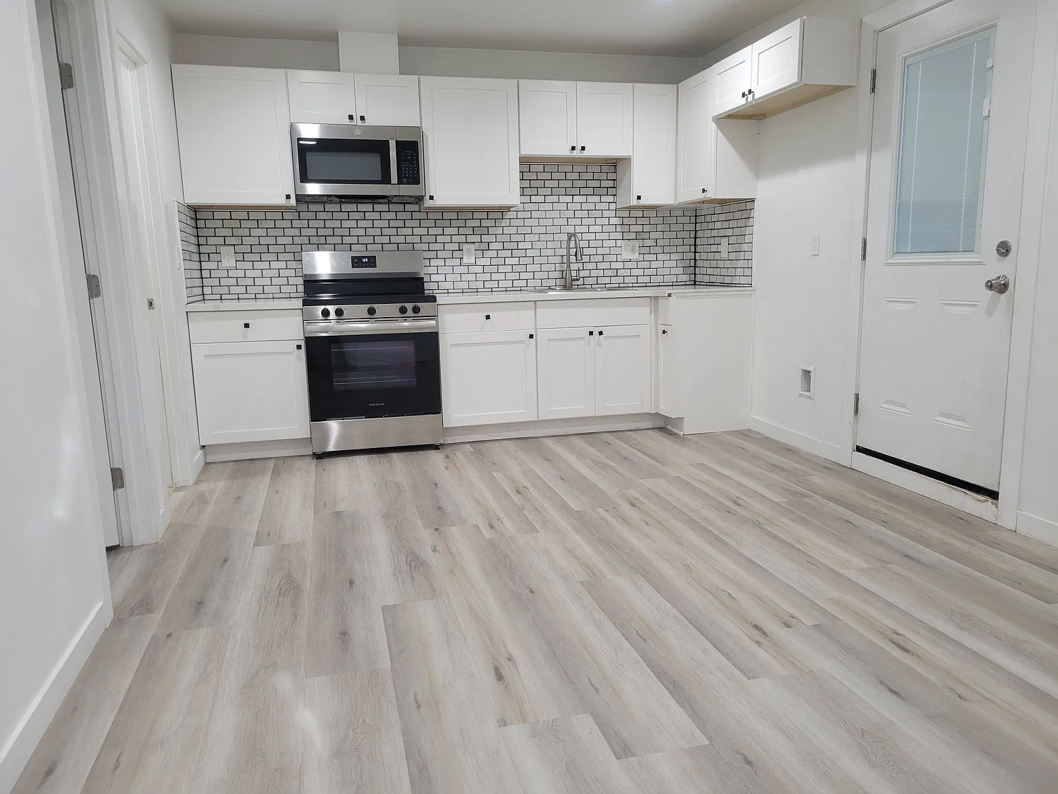 1 bed, 760 sqft, $1,690 — Photo 3