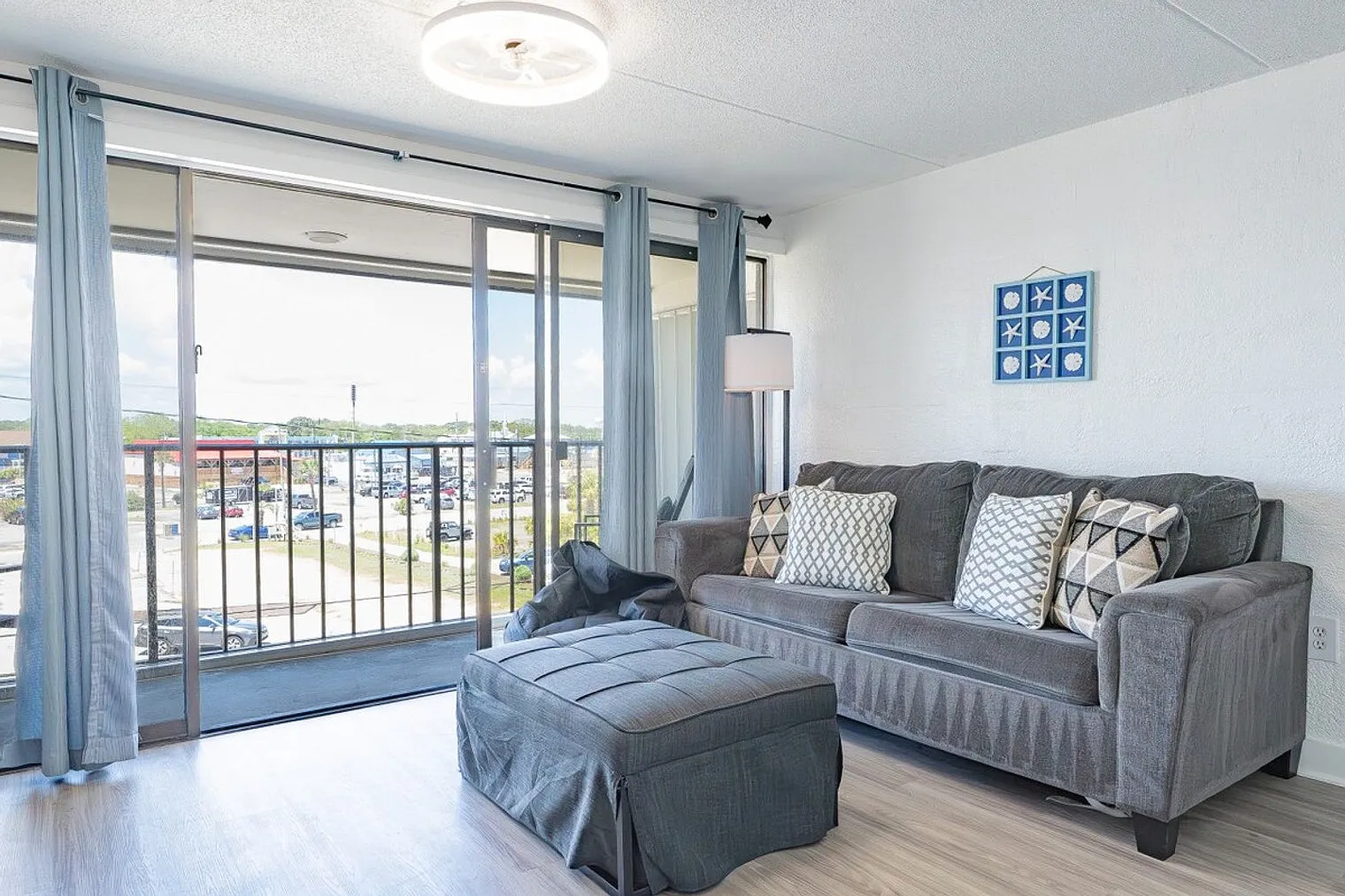 1 bed, 1.0 bath, 441 sqft, $2,390 — Photo 2