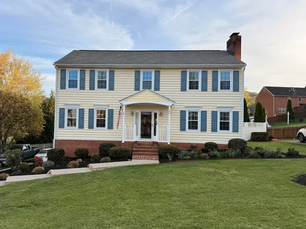 704 Joan Cir, Salem, VA 24153