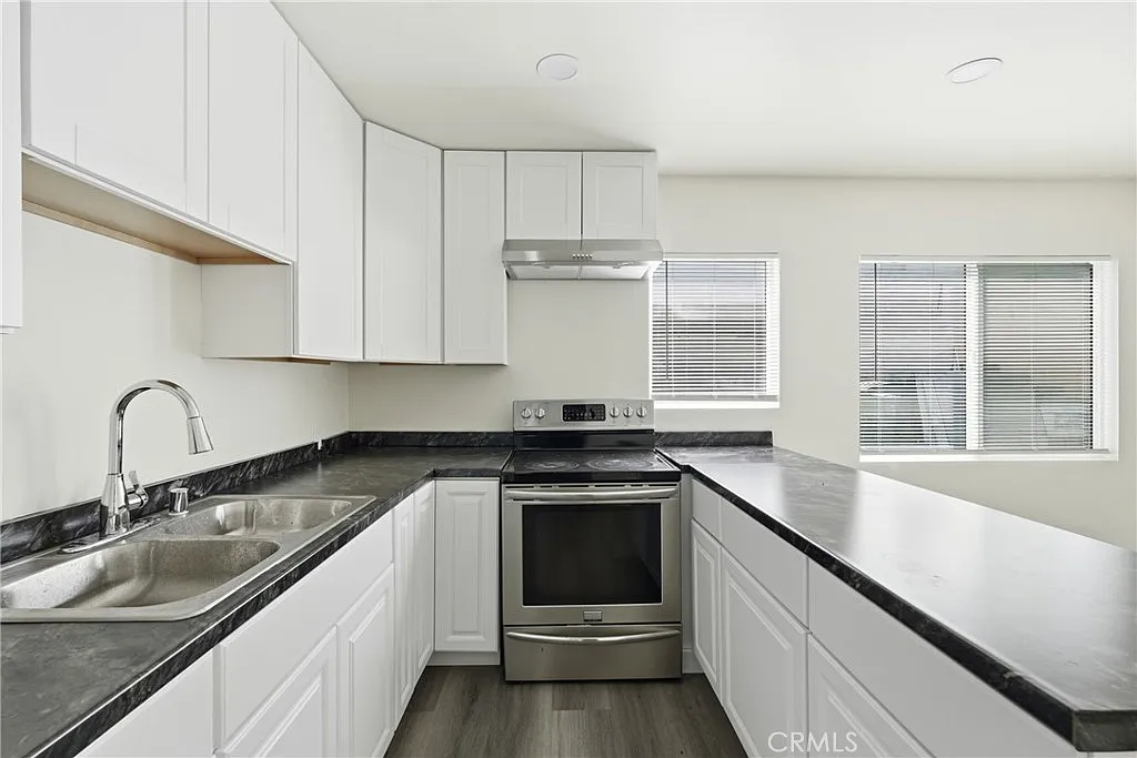 1 bed, 438 sqft, $2,299 — Photo 4