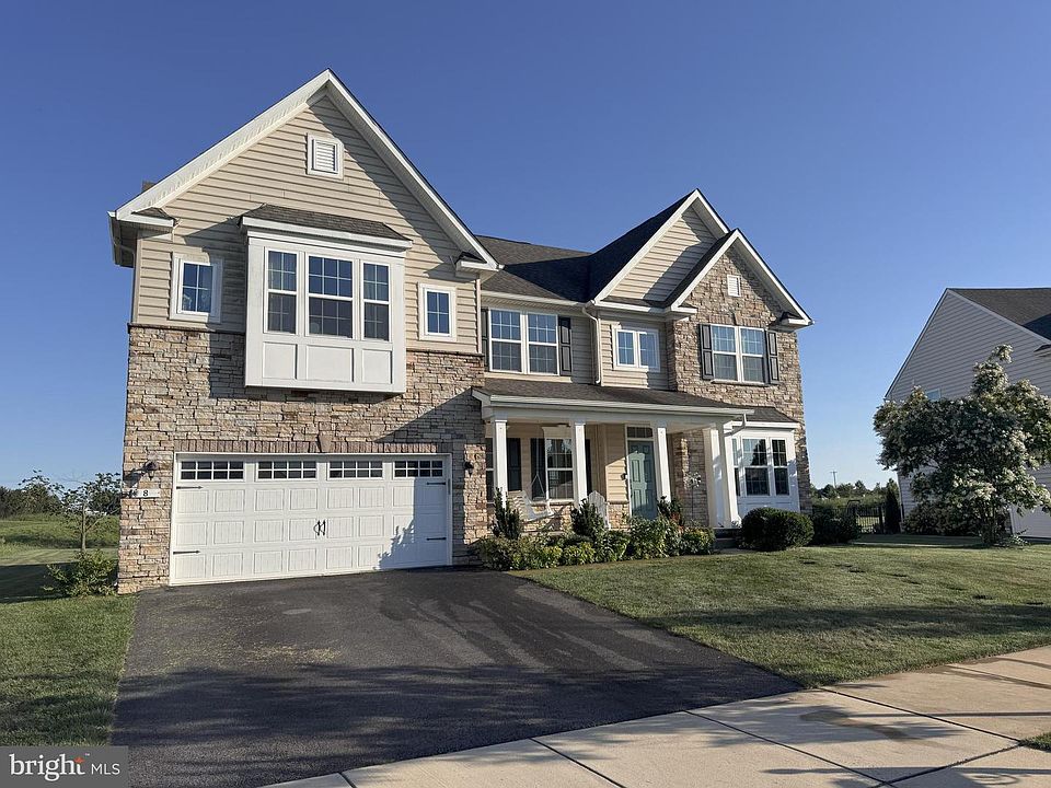 1st image of 8 Melissa Dr