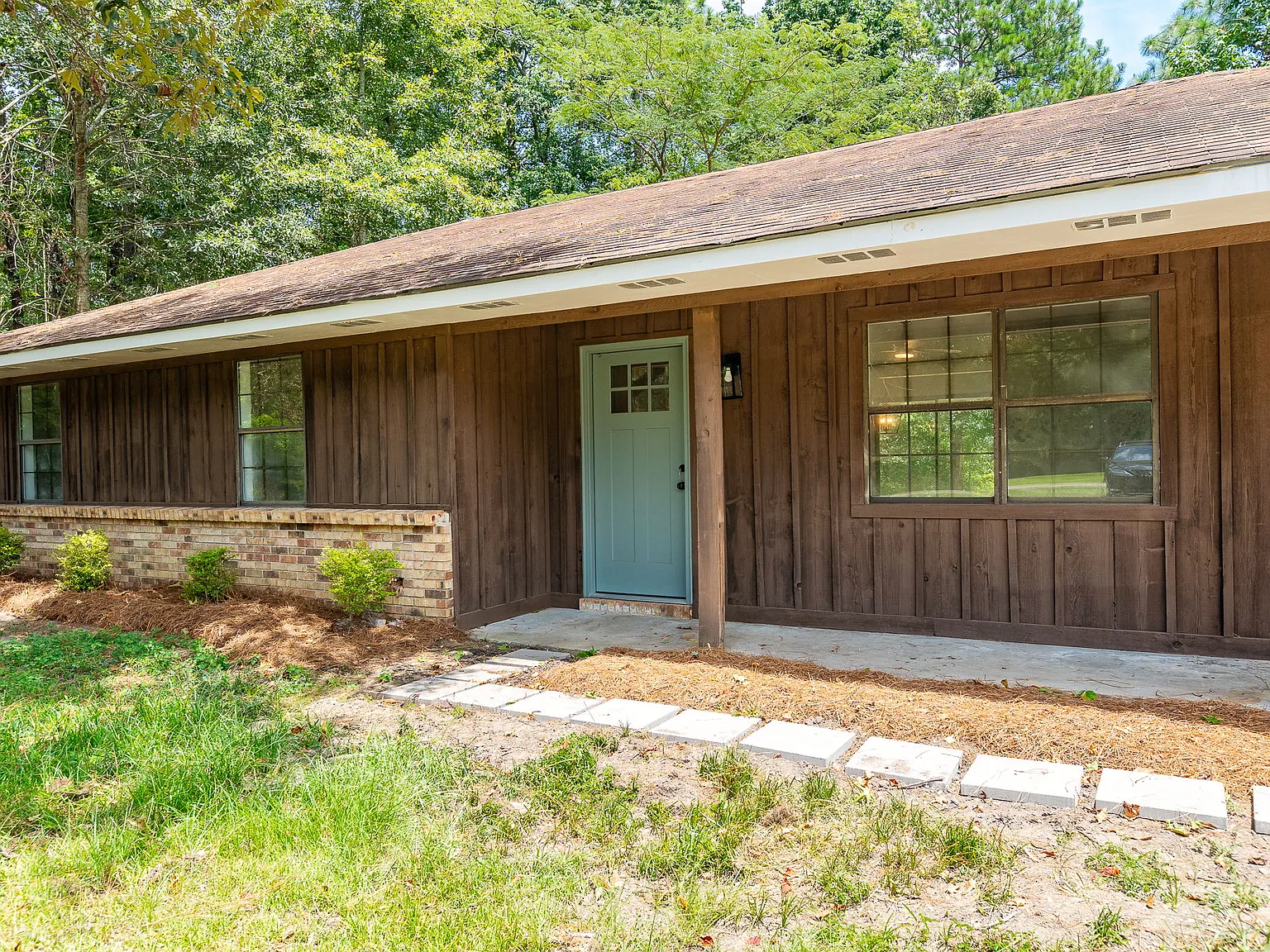 Oak Grove 3BR | 1.5BA | $1,600 Rent | $1,600 Deposit | 1 year lease — Photo 2