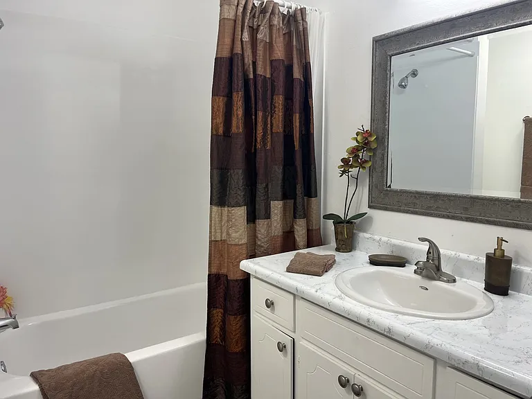 Chateau Manor — Photo 22