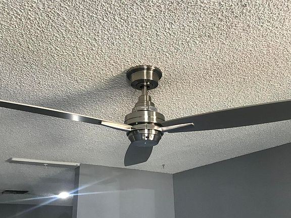 3rd image of 1018 W Charleston Ave