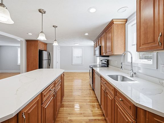 5th image of 567-567 Hill St #569
