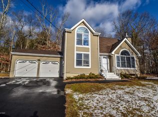 132 Pasquin Dr, East Stroudsburg, PA 18301