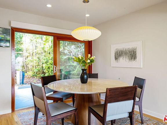 5th image of 275 Amalfi Dr