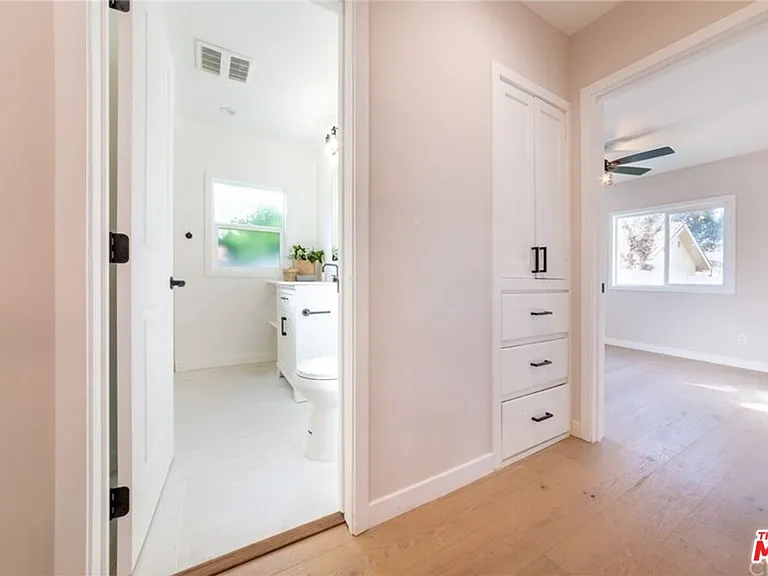 1435 W 71st St — Photo 11