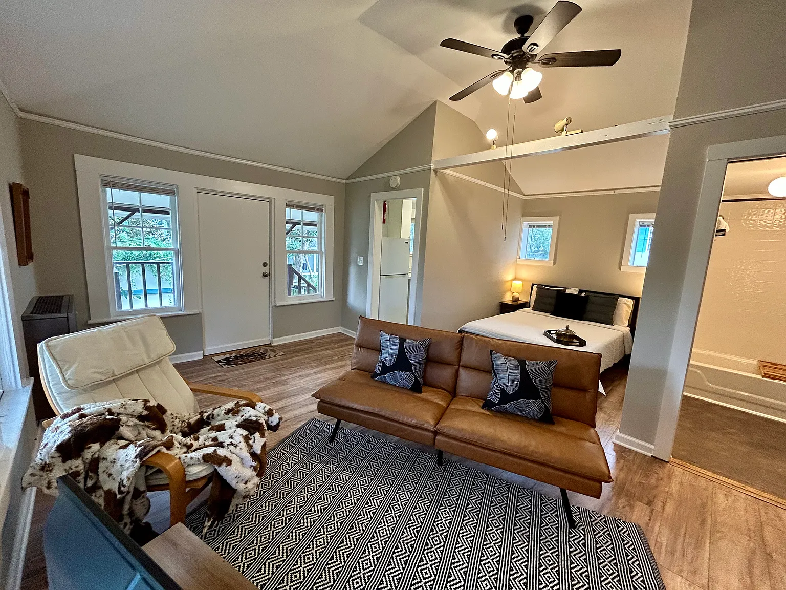 Studio, 400 sqft, $1,300 — Photo 2