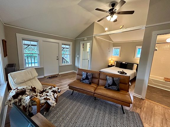 2nd image of 1610 McDuff Ave S #1