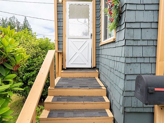 2nd image of 1604 W 1st Street