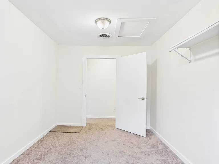 409 S Pear St — Photo 25