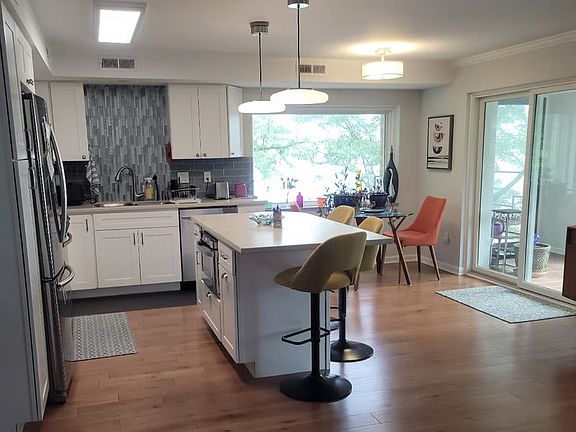 4th image of 1029 Spaight St APT 5A