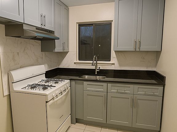 3rd image of 8446 162nd St #1