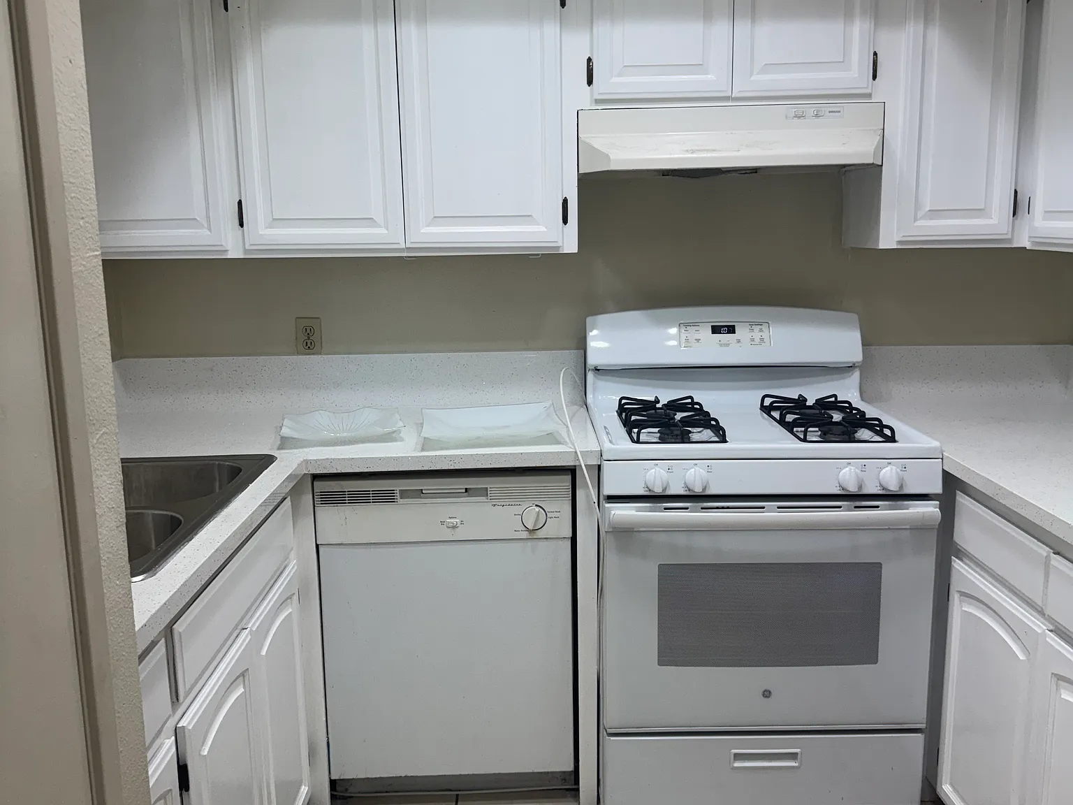 3 bed, 1200 sqft, $3,000 — Photo 3