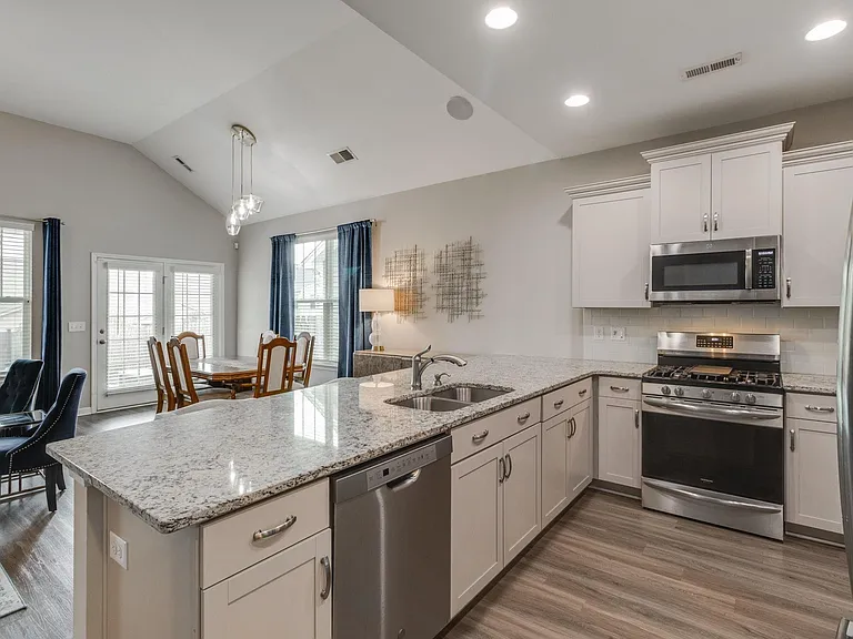 1453 Ardennes Dr — Photo 2