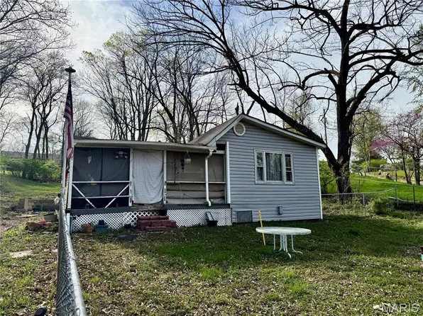 17 Labonte Dr, Saint Charles, MO 63304