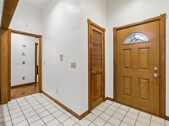 5th image of 10421 SE 55th St