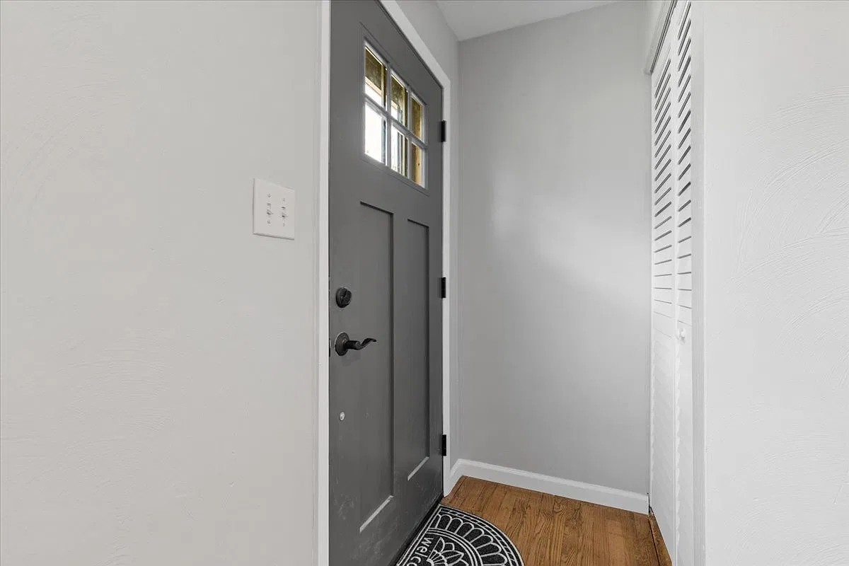 3 bed, 1.5 bath, $1,895 — Photo 4