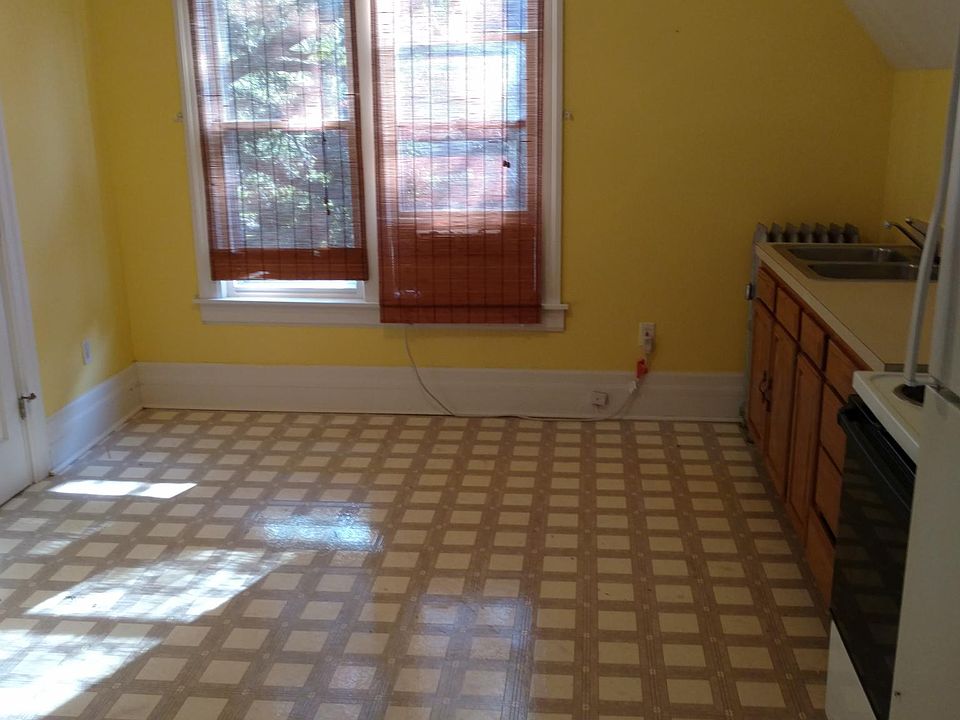 2nd image of 107 Poplar St
