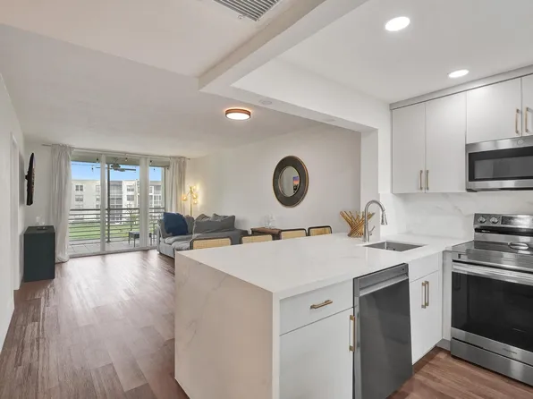 9420 Poinciana Place #311, Davie, FL 33324
