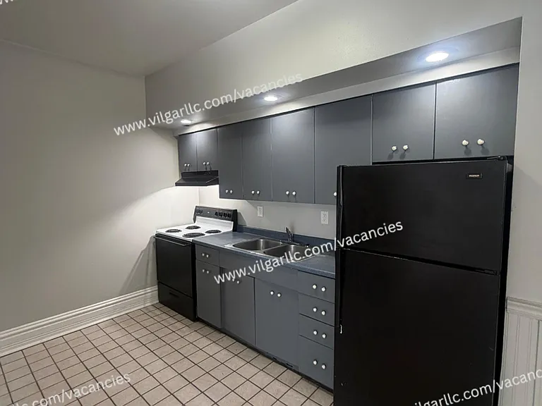708 Perry St — Photo 2