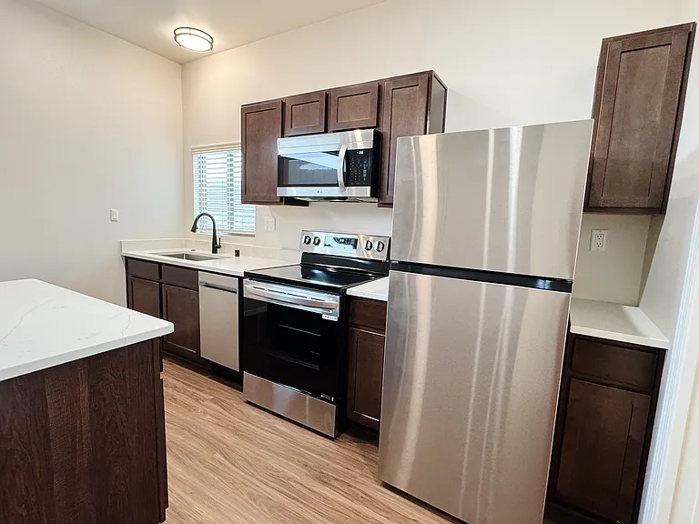 2116 Okeefe Ave SE — Photo 3