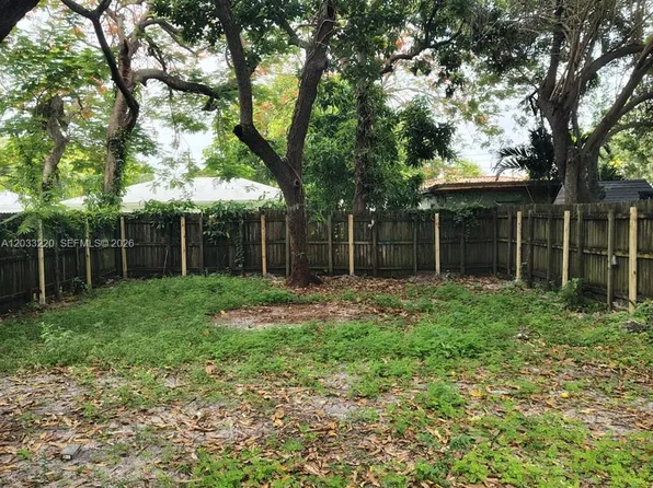 944 NW 51st St, Miami, FL 33127