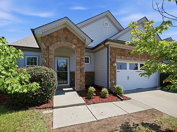 4th image of 815 Ember Dr