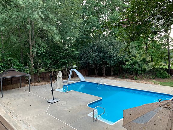 5th image of 935 White Oak Dr