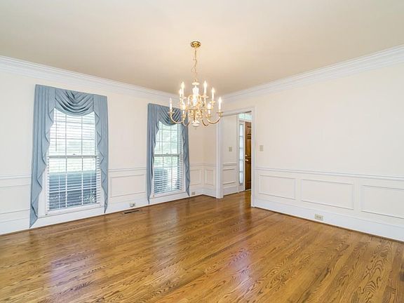 4th image of 9705 Farm Brook Ln